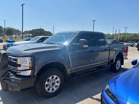 Used 2024 Ford F250 XLT w/ FX4 Off-Road Package AWD/4WD image 4