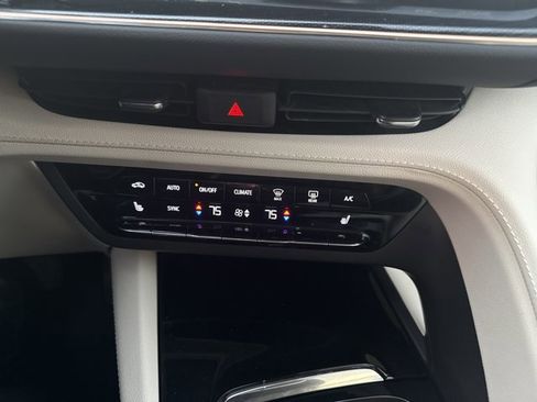 Used 2022 Buick Envision Essence w/ Safety Package image 18