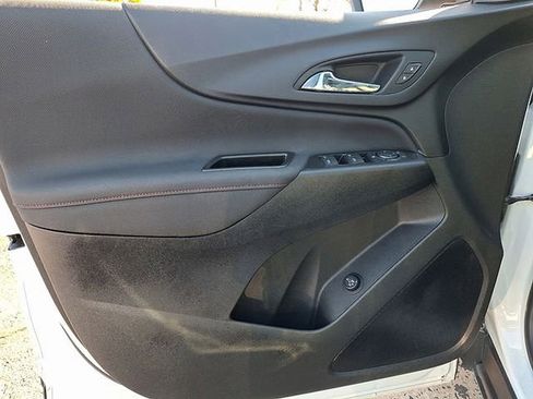 Used 2022 Chevrolet Equinox RS FWD image 12