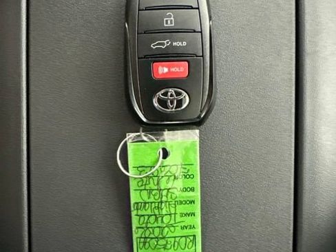Used 2026 Toyota Highlander XLE AWD/4WD image 32