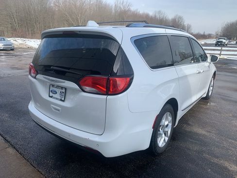 Used 2017 Chrysler Pacifica Touring-L Plus w/ Tire & Wheel Group image 6