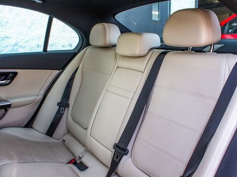 Used 2025 Mercedes-Benz C 300 4MATIC Sedan image 32