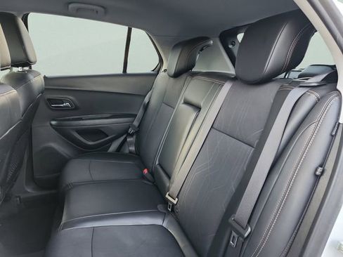 Used 2020 Chevrolet Trax LT w/ LT Convenience Package image 10