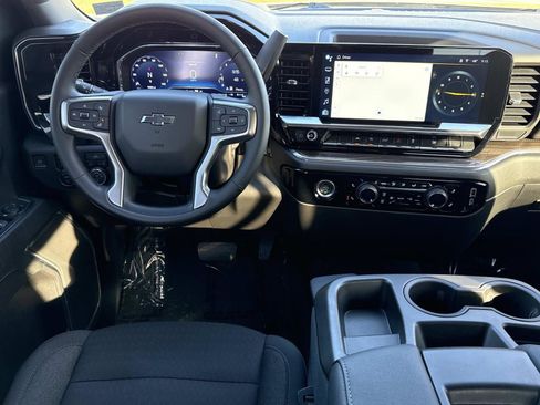 Used 2023 Chevrolet Silverado 1500 RST image 2