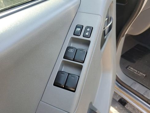 Used 2021 Nissan Frontier SV w/ Midnight Edition Floor Mats image 18