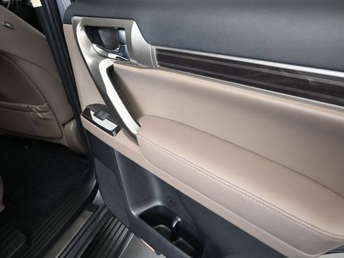 Certified 2021 Lexus GX 460 Premium w/ Premium Package AWD/4WD image 21