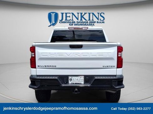 Used 2024 Chevrolet Silverado 1500 Custom Trail Boss AWD/4WD image 2