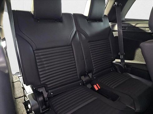 New 2025 Land Rover Discovery Dynamic SE AWD/4WD image 14