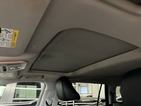 Used 2022 Toyota Highlander XLE image 19