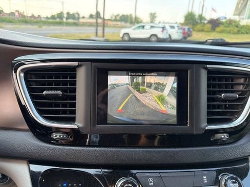 Used 2020 Chrysler Voyager Lxi FWD image 29
