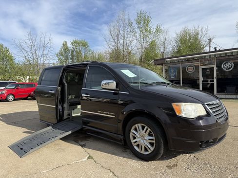 Used 2010 Chrysler Town & Country Limited image 1