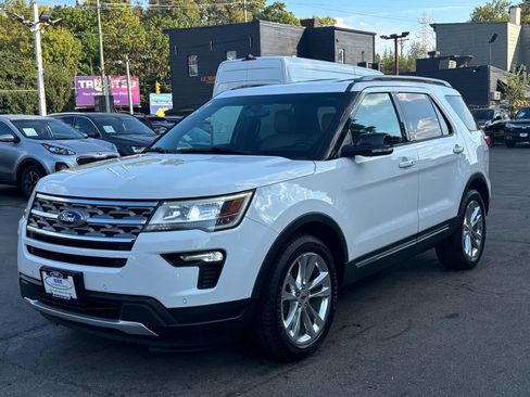 Used 2018 Ford Explorer XLT w/ Equipment Group 202A image 4