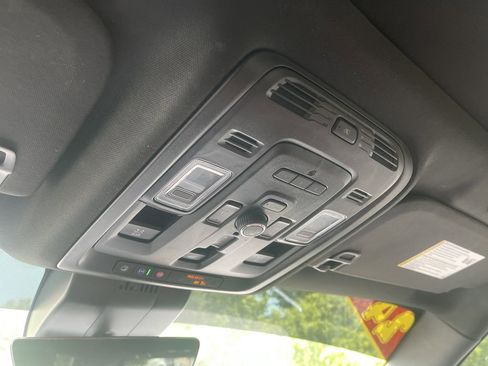Used 2024 GMC Yukon Denali Ultimate AWD/4WD image 23
