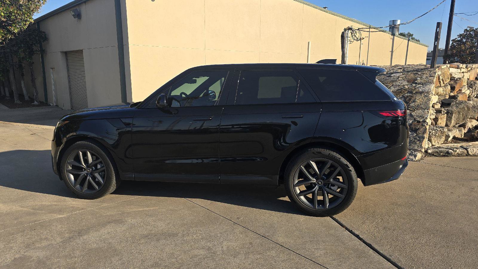 Certified 2025 Land Rover Range Rover Sport SE AWD/4WD image 2