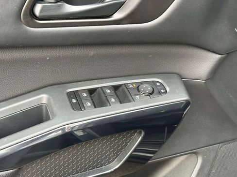 Used 2024 Nissan Pathfinder S AWD/4WD image 17
