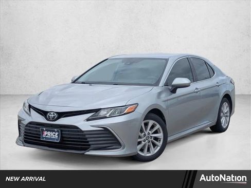Used 2022 Toyota Camry LE FWD image 1