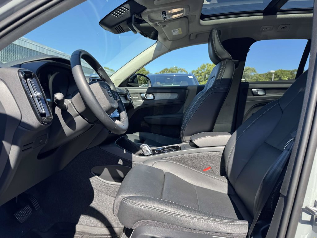 Used 2026 Volvo XC40 B5 Ultra w/ Climate Package AWD/4WD image 13