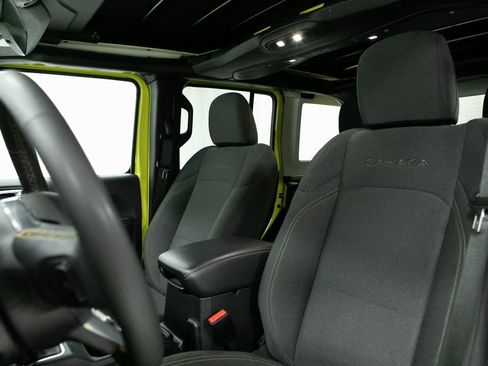 Used 2024 Jeep Wrangler Sahara image 5