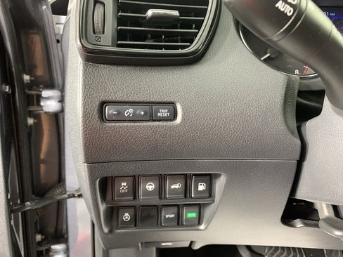 Used 2019 Nissan Rogue SL FWD image 16