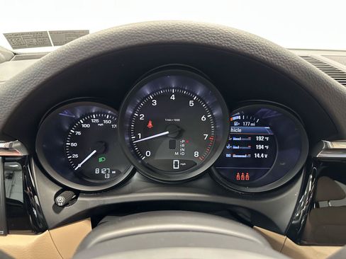 Certified 2026 Porsche Macan AWD/4WD image 24