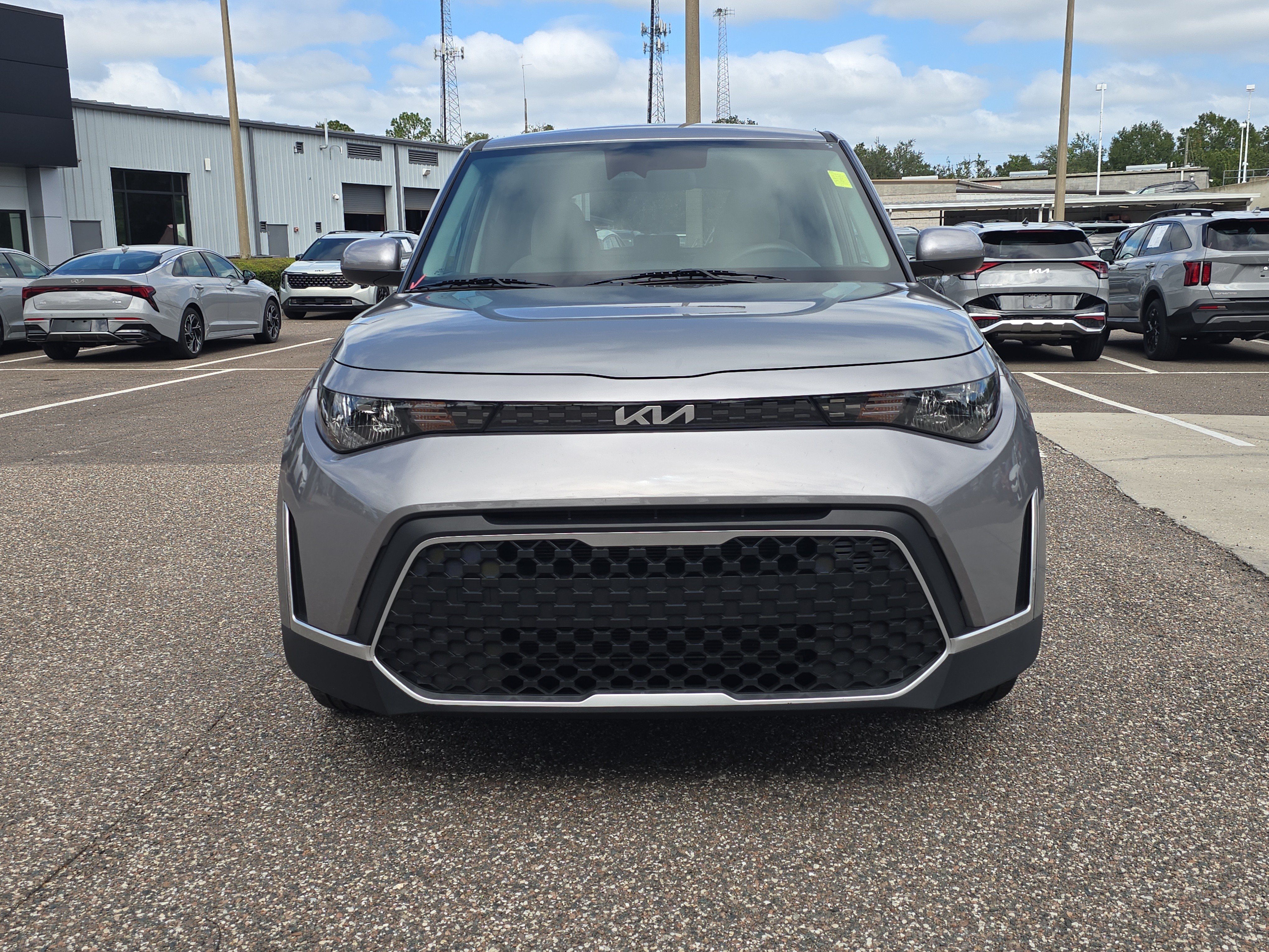 Certified 2025 Kia Soul LX w/ LX Technology Package FWD image 3