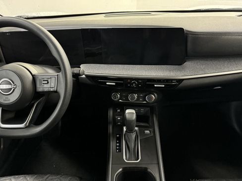 Used 2025 Nissan Kicks SV image 14