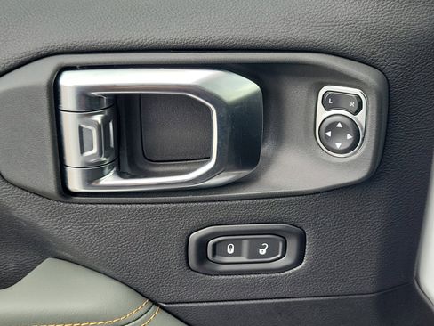 New 2025 Jeep Gladiator Mojave image 19