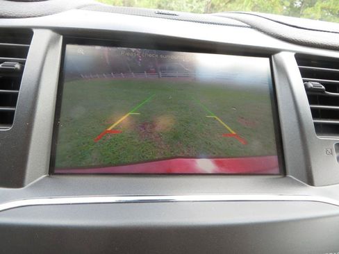 Used 2015 Lincoln MKS AWD w/ Equipment Group 101A image 22