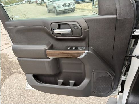 Used 2022 Chevrolet Silverado 1500 LT image 37