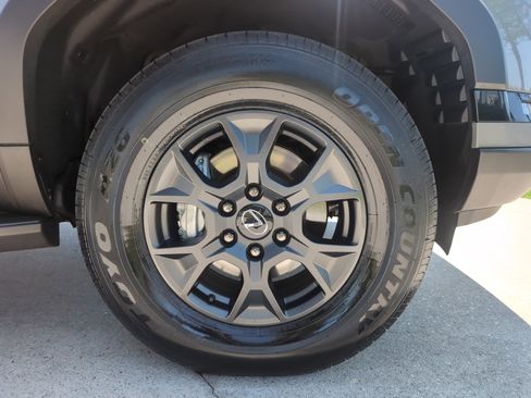 Used 2025 Lexus GX 550 image 13