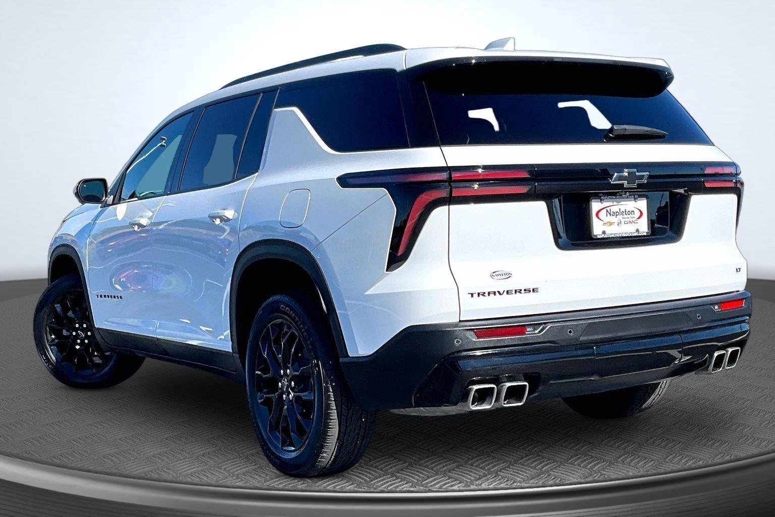 Used 2024 Chevrolet Traverse LT w/ Midnight/Sport Edition FWD image 14