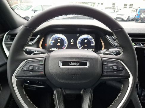 New 2025 Jeep Grand Cherokee Altitude image 12