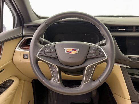 Used 2017 Cadillac XT5 Luxury w/ Driver Awareness Package FWD image 10