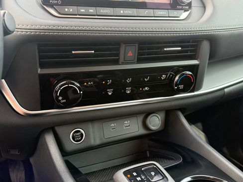 Used 2023 Nissan Rogue S image 30