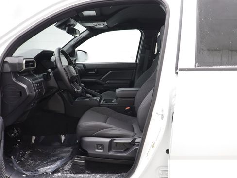 Used 2025 Toyota Tacoma SR image 5