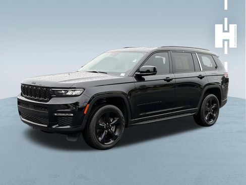 Used 2025 Jeep Grand Cherokee L Limited w/ Black Appearance Package AWD/4WD image 3