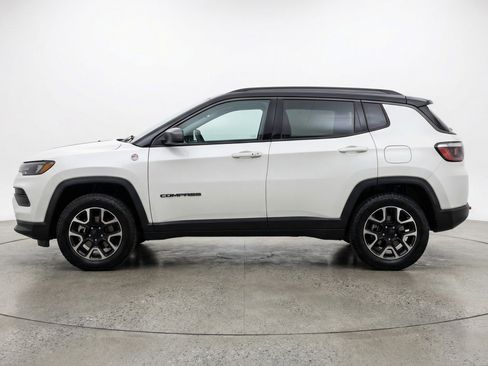 Used 2025 Jeep Compass Trailhawk image 5