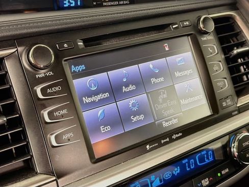 Used 2019 Toyota Highlander XLE AWD/4WD image 15