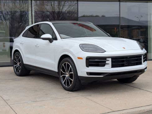 Certified 2025 Porsche Cayenne Coupe image 7
