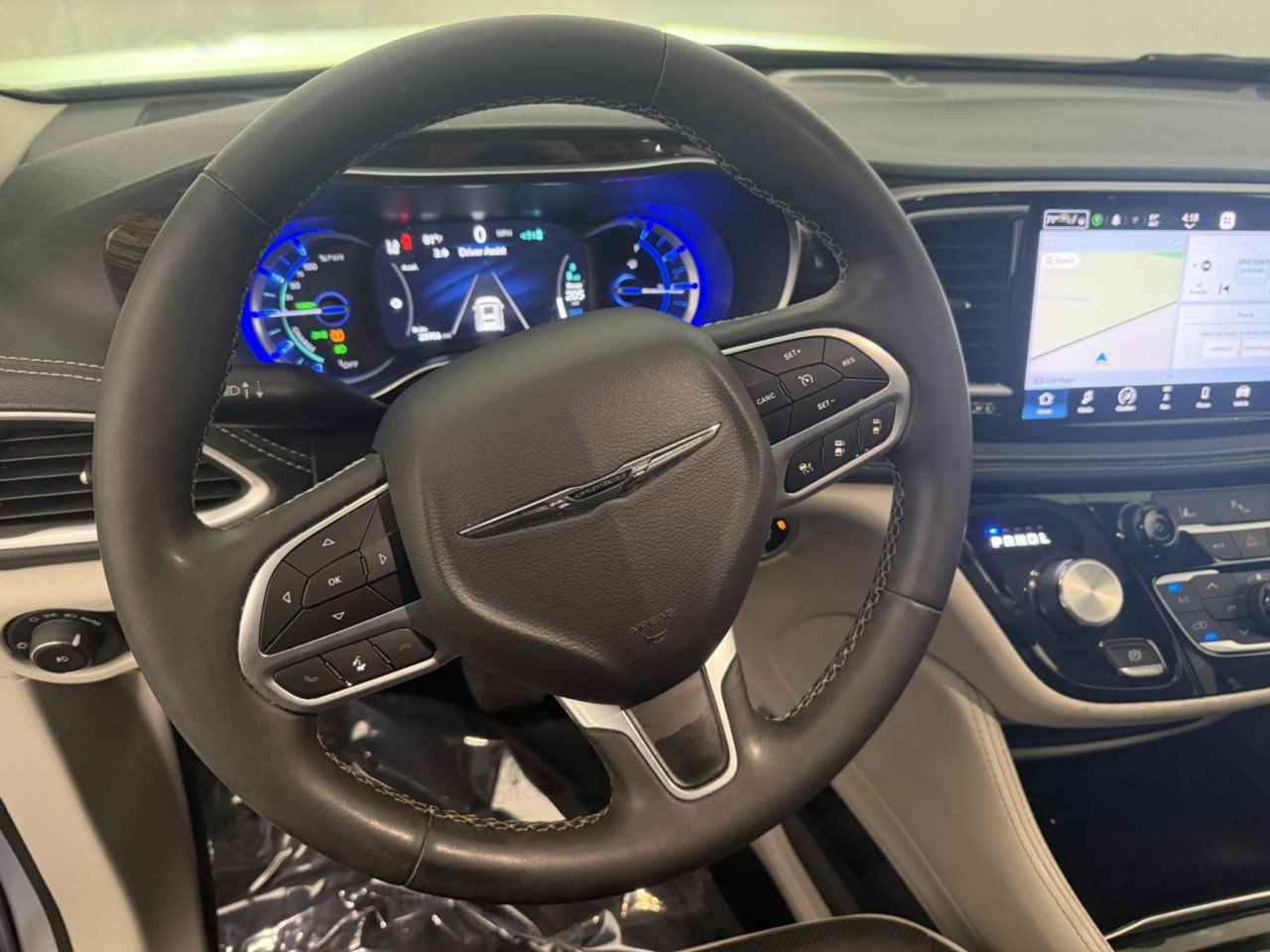 Used 2023 Chrysler Pacifica Limited FWD image 21