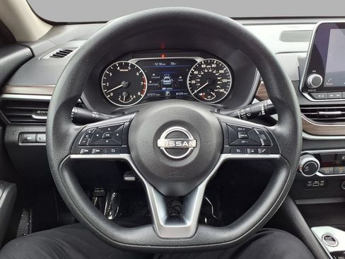 Used 2024 Nissan Altima 2.5 SV FWD image 15