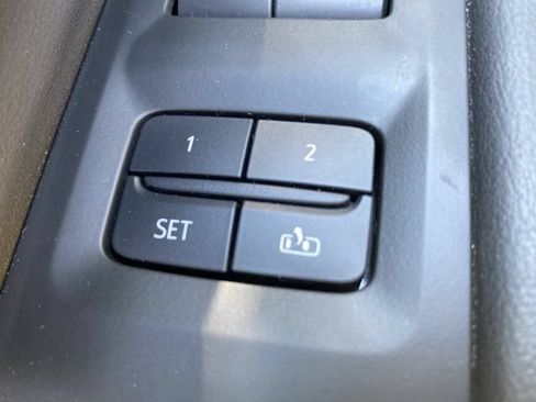 Used 2024 GMC Yukon AT4 w/ Technology Package AWD/4WD image 22