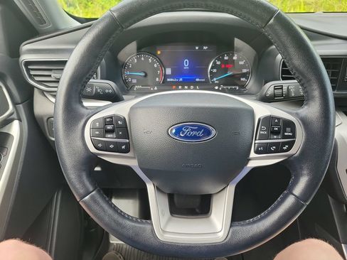 Used 2021 Ford Explorer XLT w/ Equipment Group 202A RWD image 12