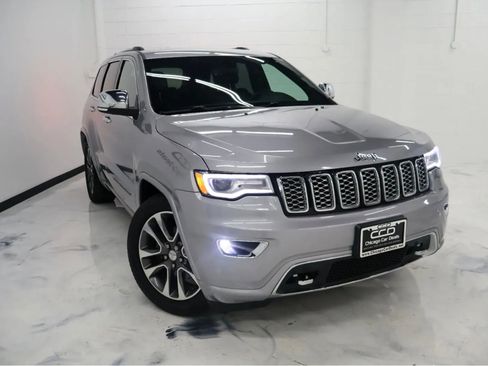 Used 2018 Jeep Grand Cherokee Overland AWD/4WD image 2