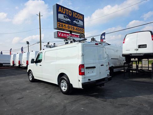 Used 2021 Nissan NV 2500 SV image 2