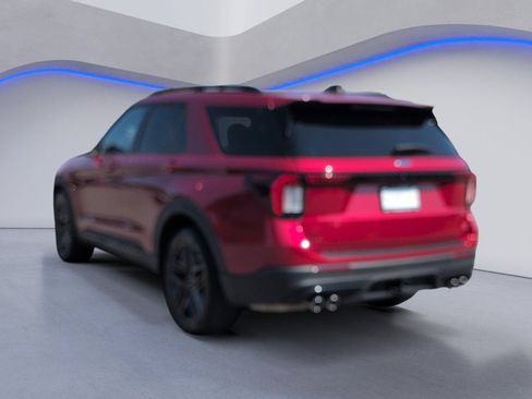 Used 2025 Ford Explorer ST AWD/4WD image 3
