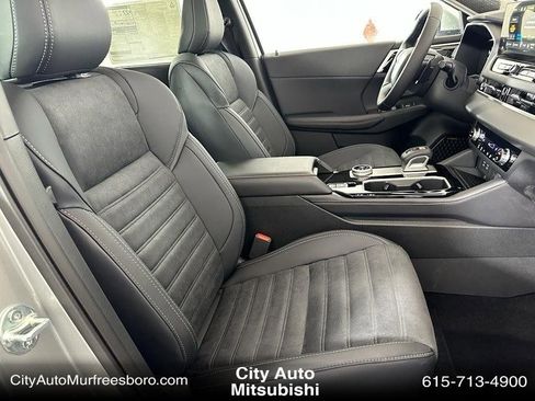 New 2025 Mitsubishi Outlander SE image 43