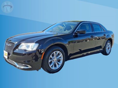 Used 2023 Chrysler 300 Touring RWD image 10