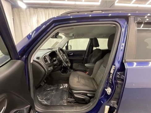 Used 2017 Jeep Renegade Altitude AWD/4WD image 10