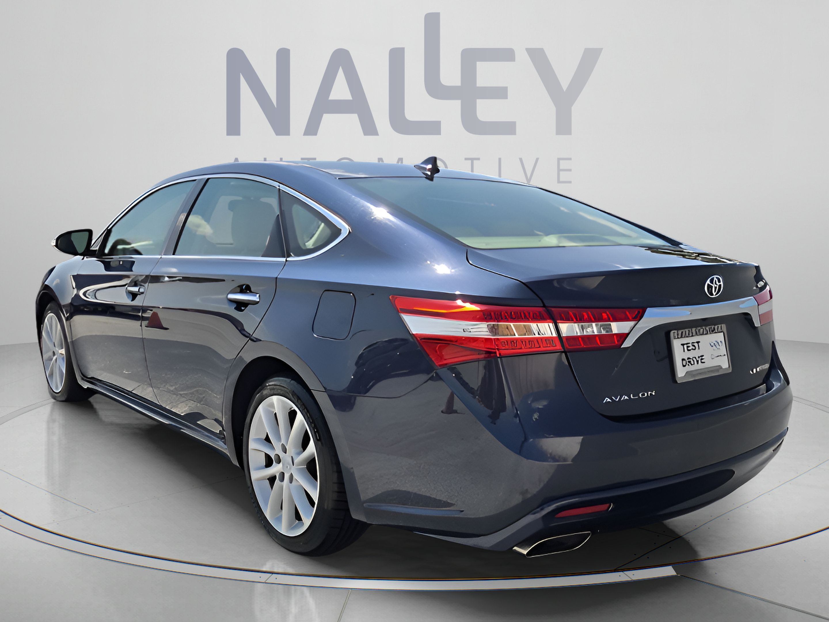 Used 2015 Toyota Avalon Limited FWD image 3